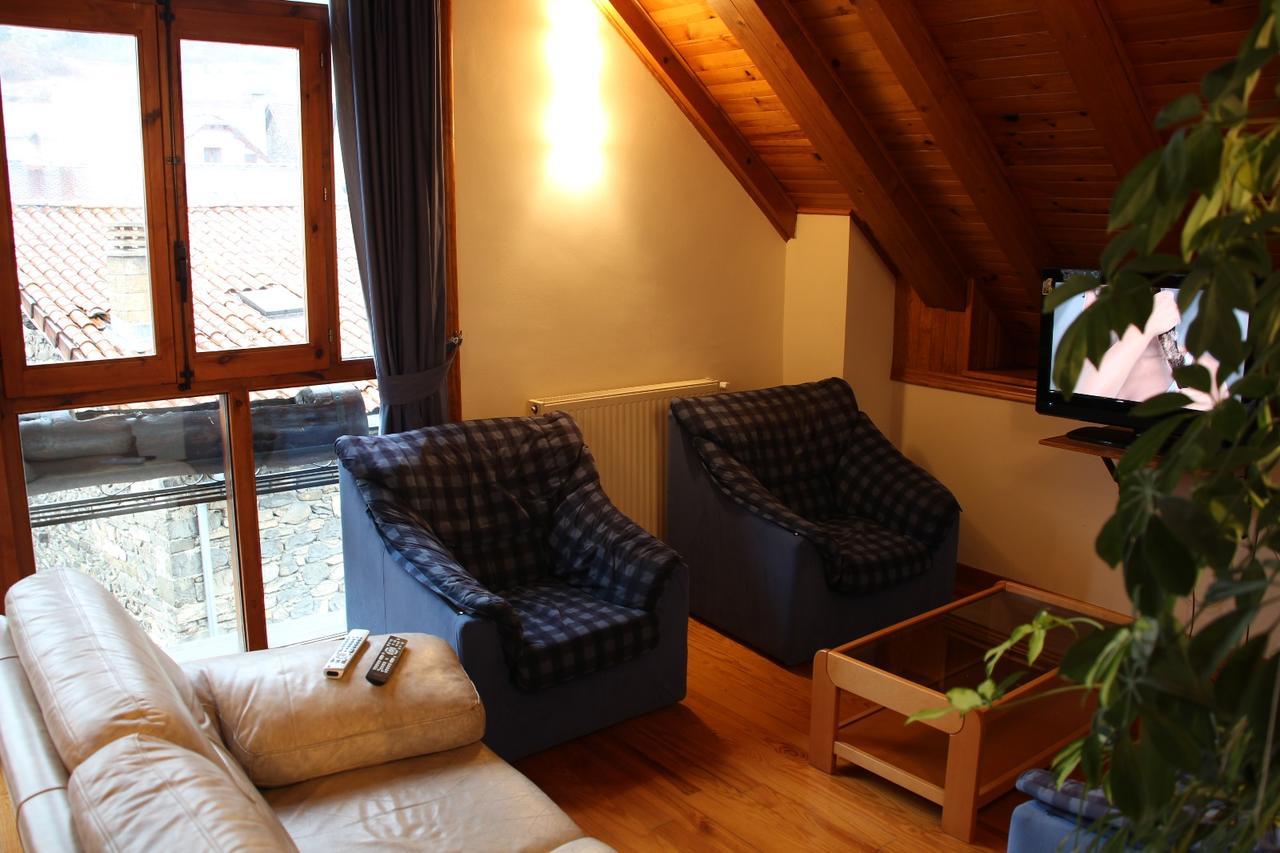 Hostal Ezkaurre Isaba Buitenkant foto