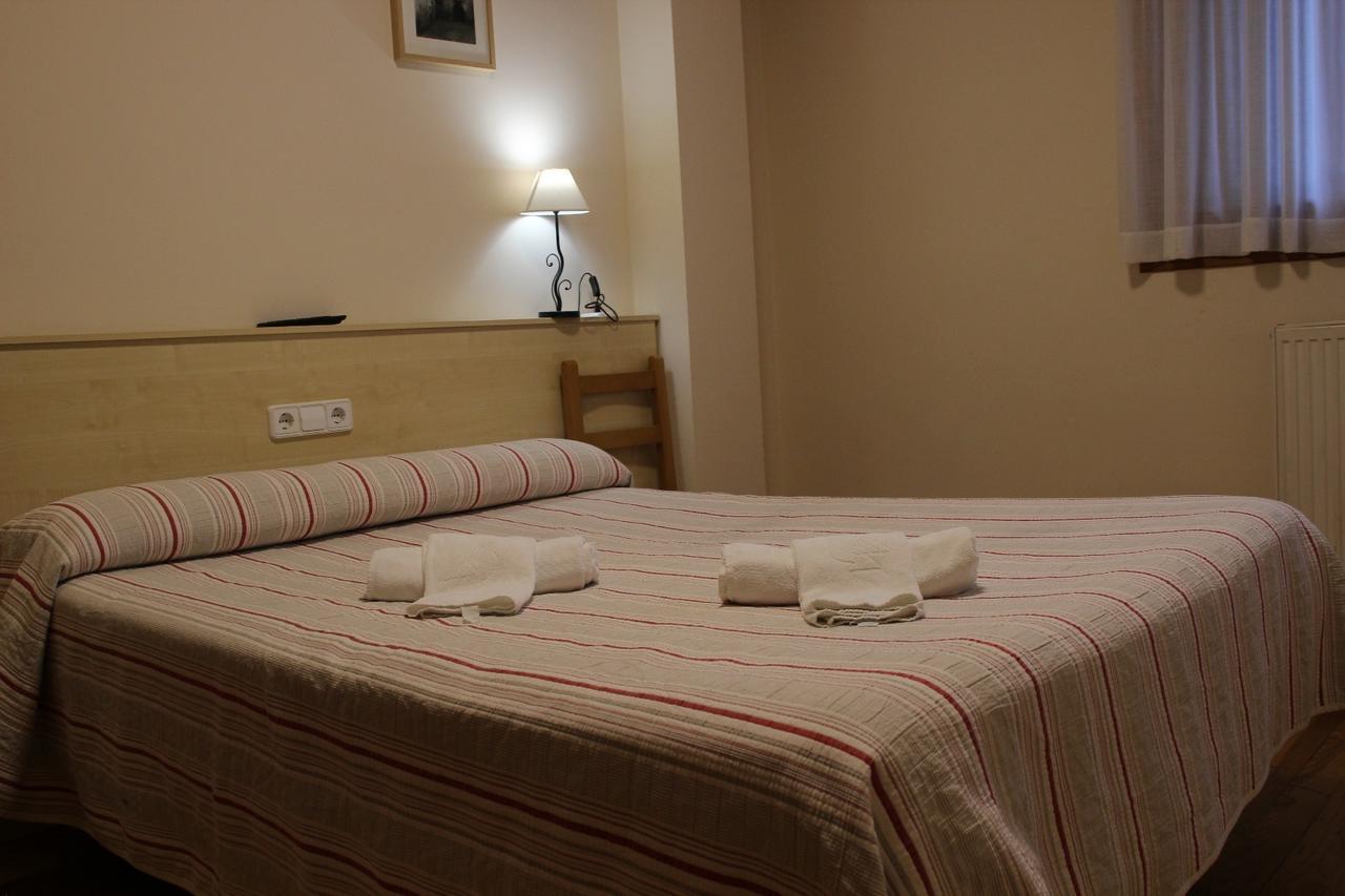 Hostal Ezkaurre Isaba Buitenkant foto