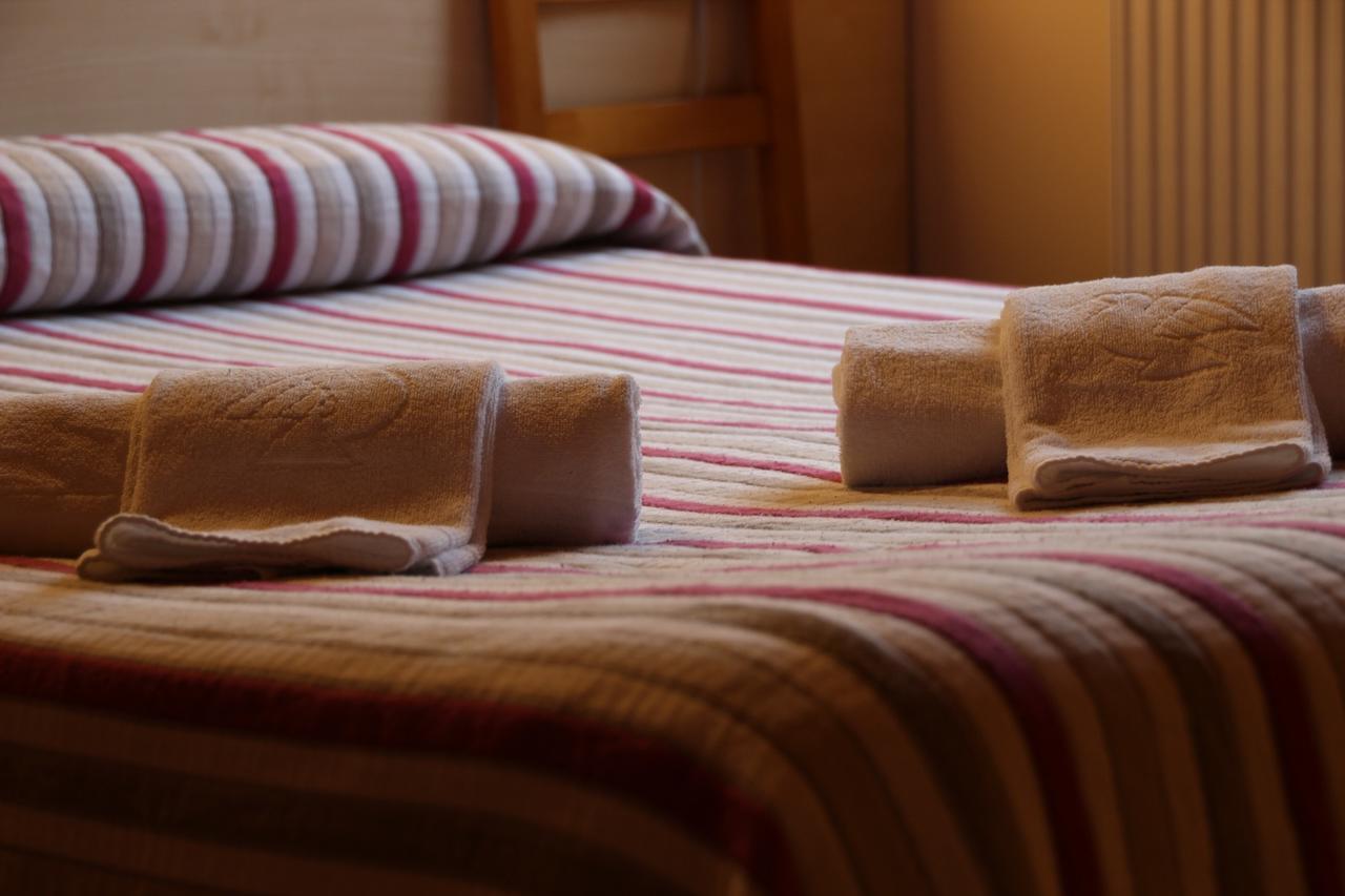 Hostal Ezkaurre Isaba Buitenkant foto