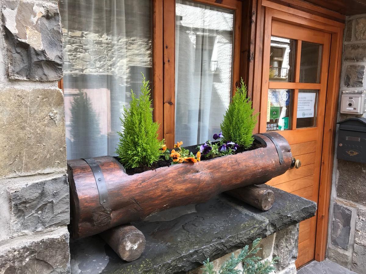 Hostal Ezkaurre Isaba Buitenkant foto